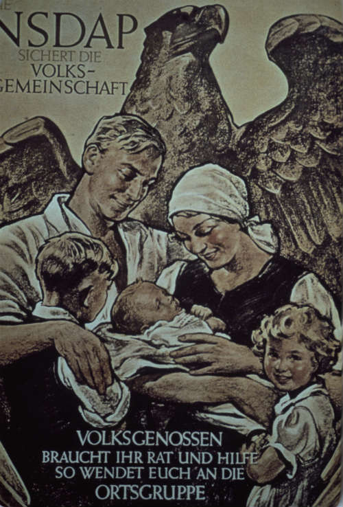 Bilden visar en tidningsomslag med en lycklig arisk familj med text på tyska: "NSDAP säkrar folkgemenskapen". "Folkkamrater. Vänd er till lokalavdelningen om ni behöver råd och hjälp".