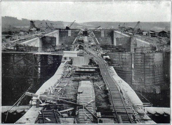 Översiktlig bild på byggandet av Panamakanalen.