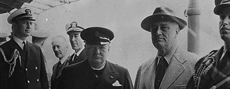 Bilden visar två män i hatt, Winston Churchill och Franklin D. Roosevelt.