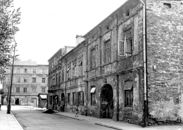 Bilden visar äldre byggnader.