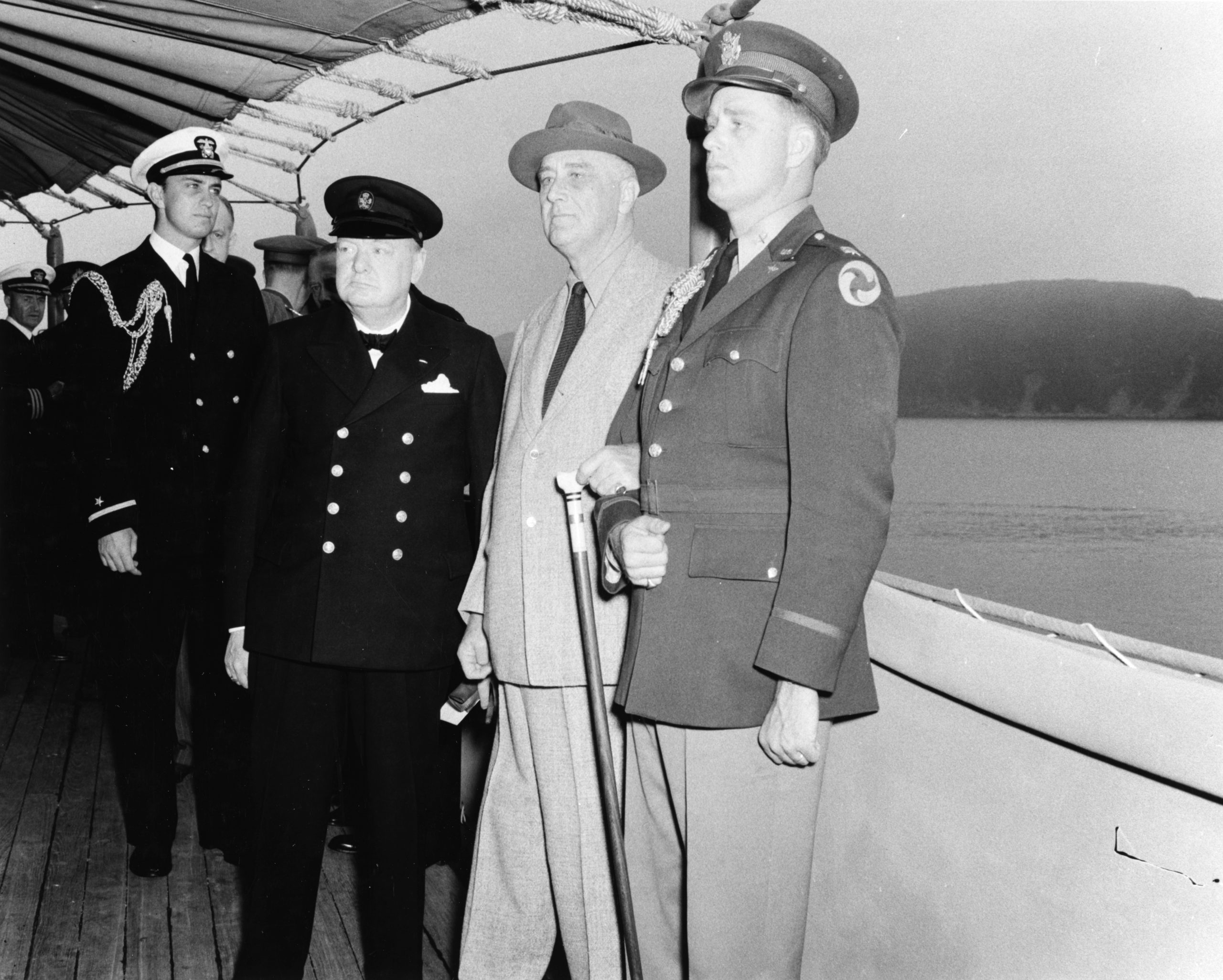 Bilden visar två män i hatt, Winston Churchill och Franklin D. Roosevelt.