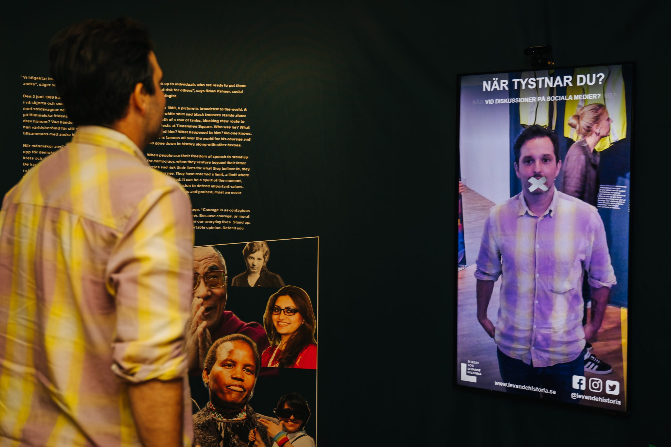 En man med övertejpad mun