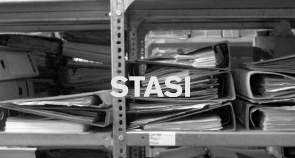 Dokument och ordet STASI.