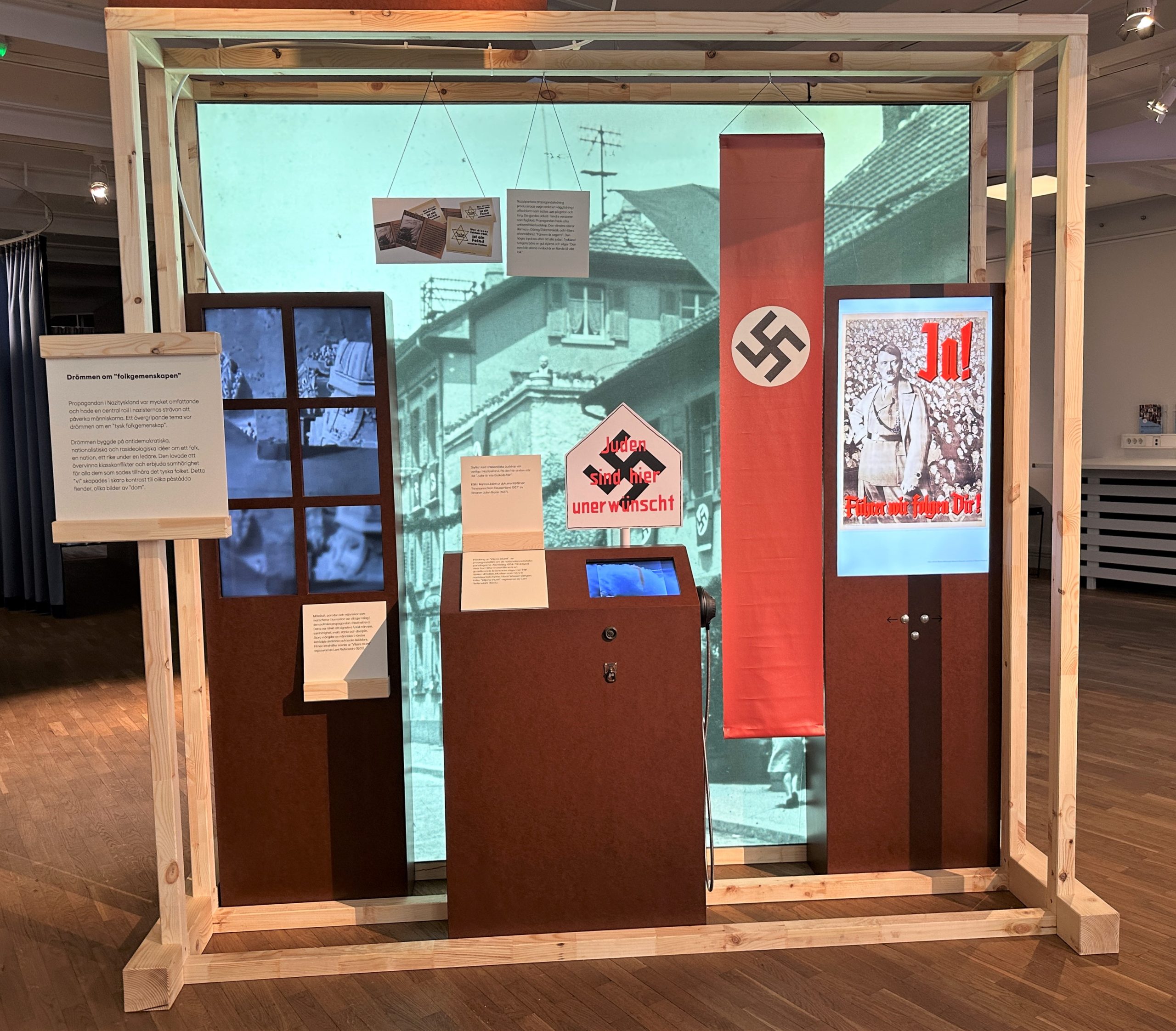 En bild ur en utställning om Propagandan i Nazityskland.