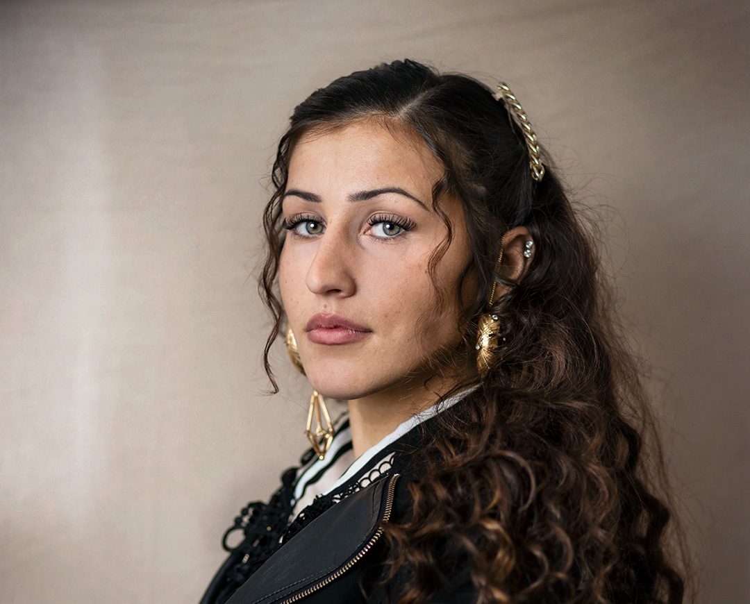 Porträtt av en kvinna.