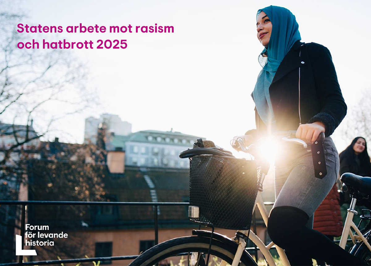 Omslag uppföljningsrapport statens arbete mot rasism och hatbrott 2025. En ung kvinna med slöja som cyklar